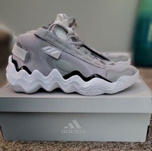 NWT Women's Adidas Basketball Sneakers